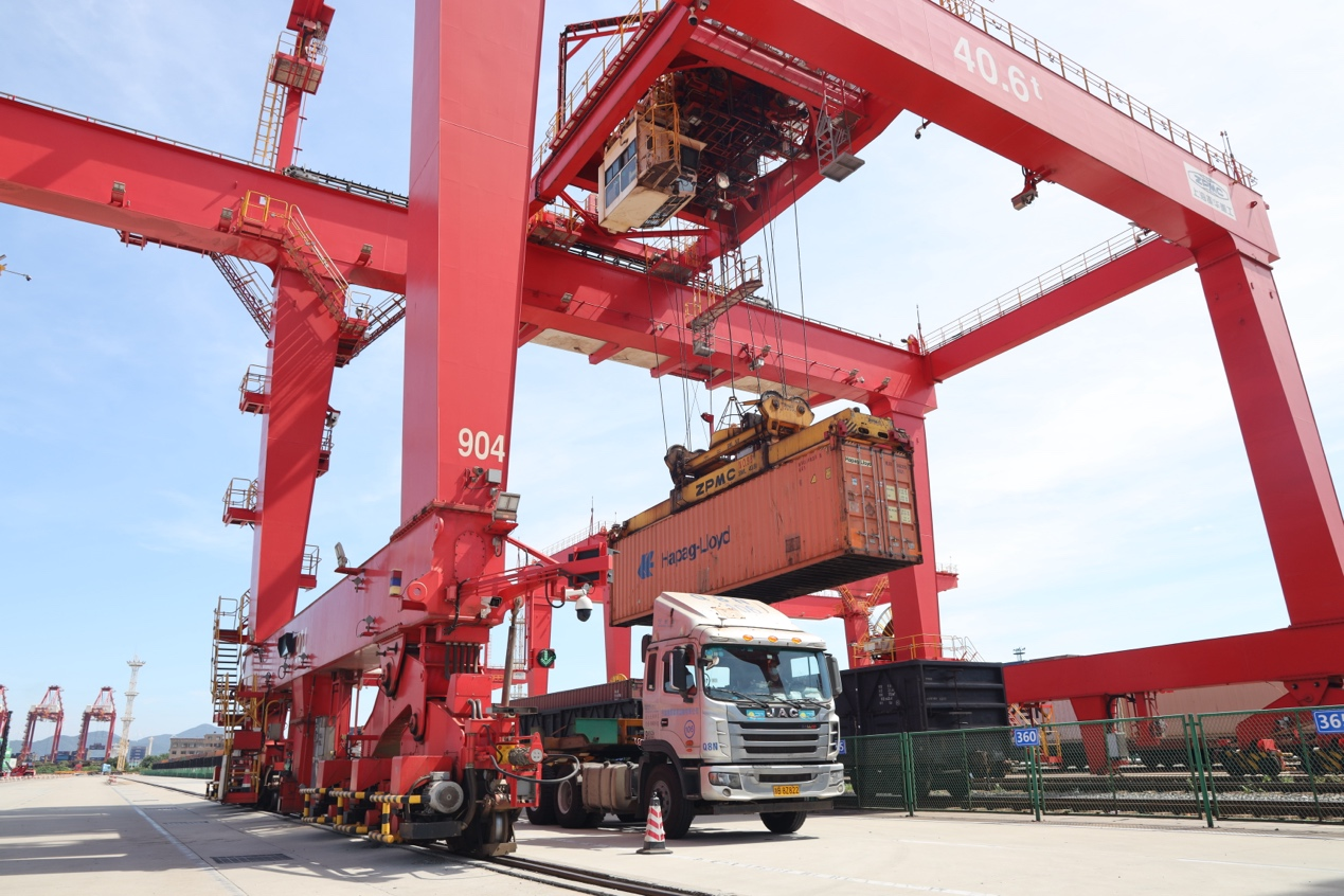 九洲酷游资源津巴布韦Bikita矿山首批透锂长石精矿到港